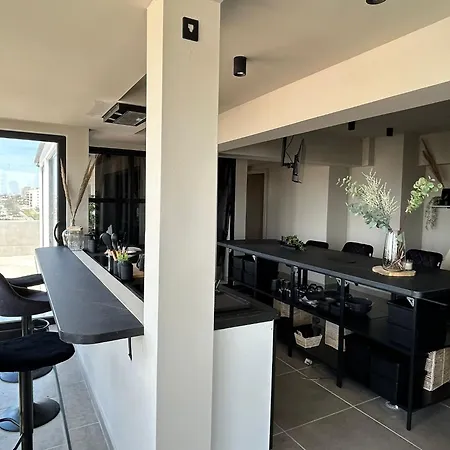 Blue Coast Penthouse T4 *